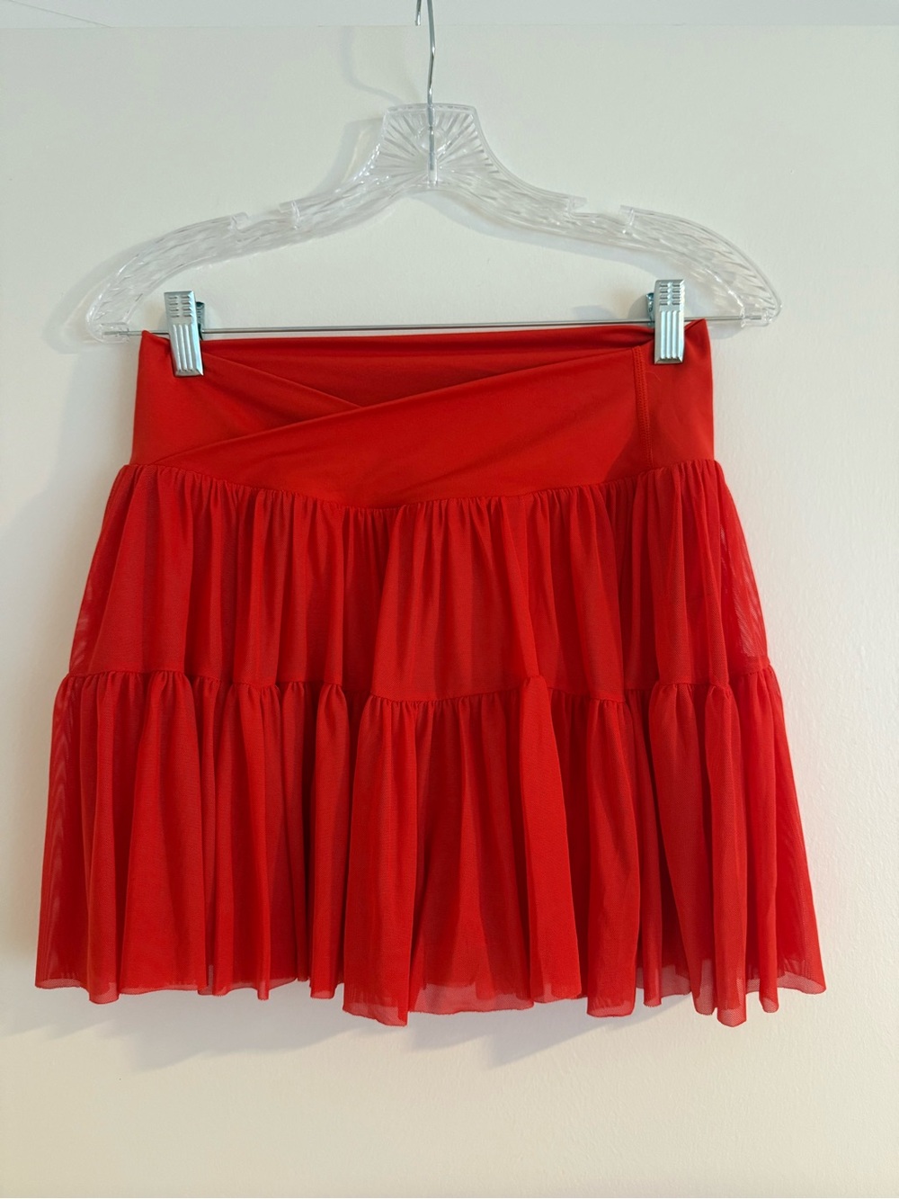 Blogilates Red Tiered Mesh Athletic Skort Built-In Shorts Pockets NWOT Size M - Picture 2 of 5